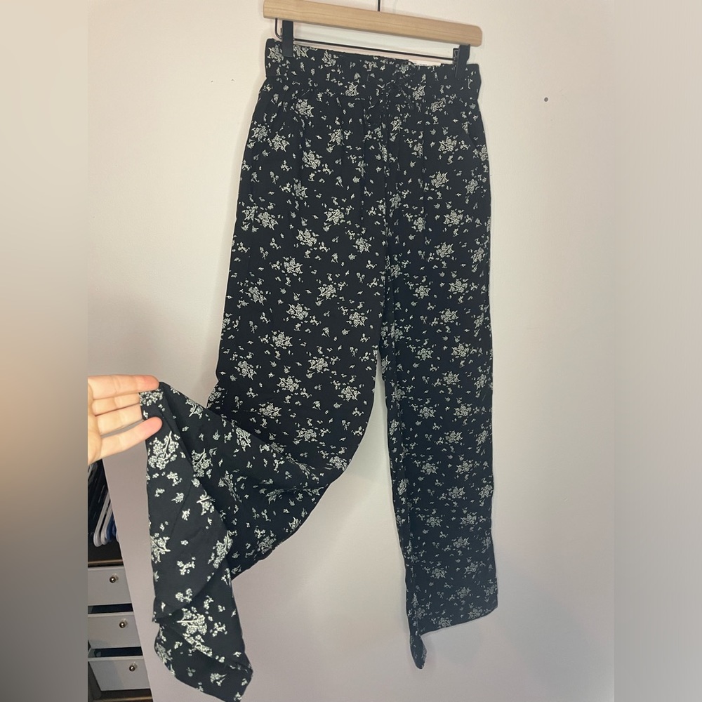 SO High Rise Wide Leg Black Floral Print Pants Womens Medium